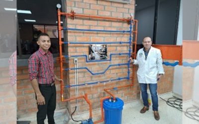 Estudiantes del Programa de Ingeniería Ambiental y Sanitaría realizan donativo para el laboratorio de Mecánica de Fluidos e Hidráulica.