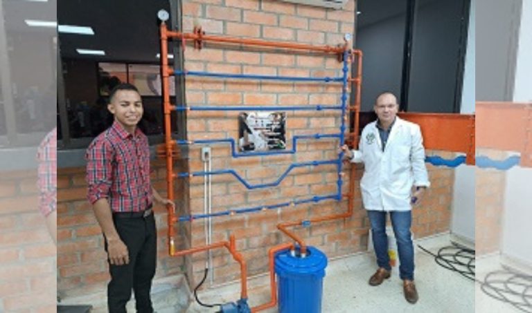 Estudiantes del Programa de Ingeniería Ambiental y Sanitaría realizan donativo para el laboratorio de Mecánica de Fluidos e Hidráulica.